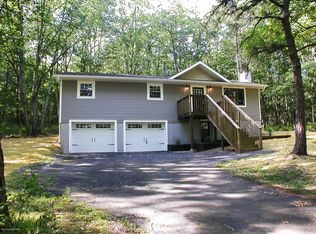 1363 N Rocky Mountain Dr, Effort, PA 18330