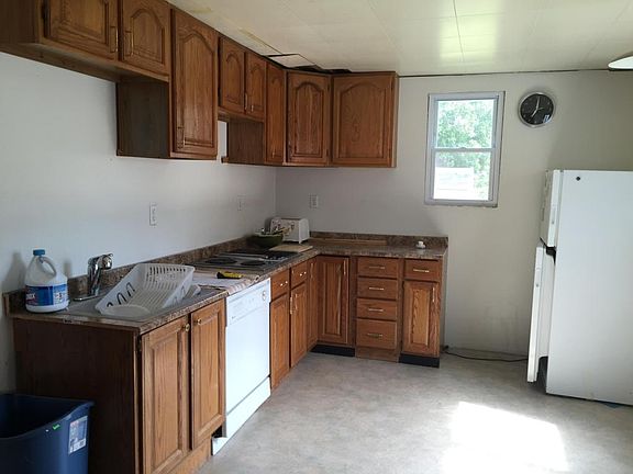 3rd image of 215 Kimball St