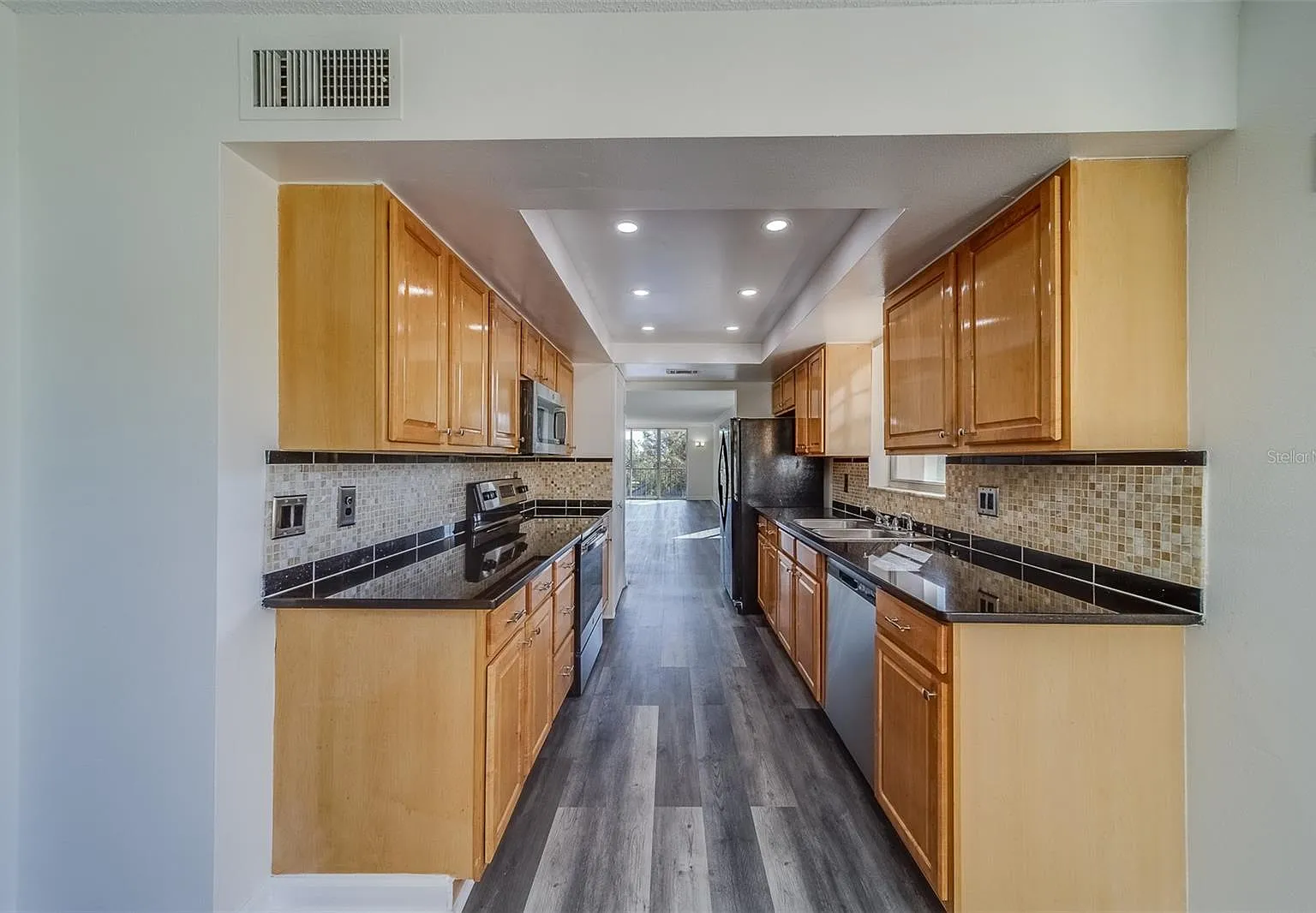 3 bed, 1670 sqft, $2,300 — Photo 3