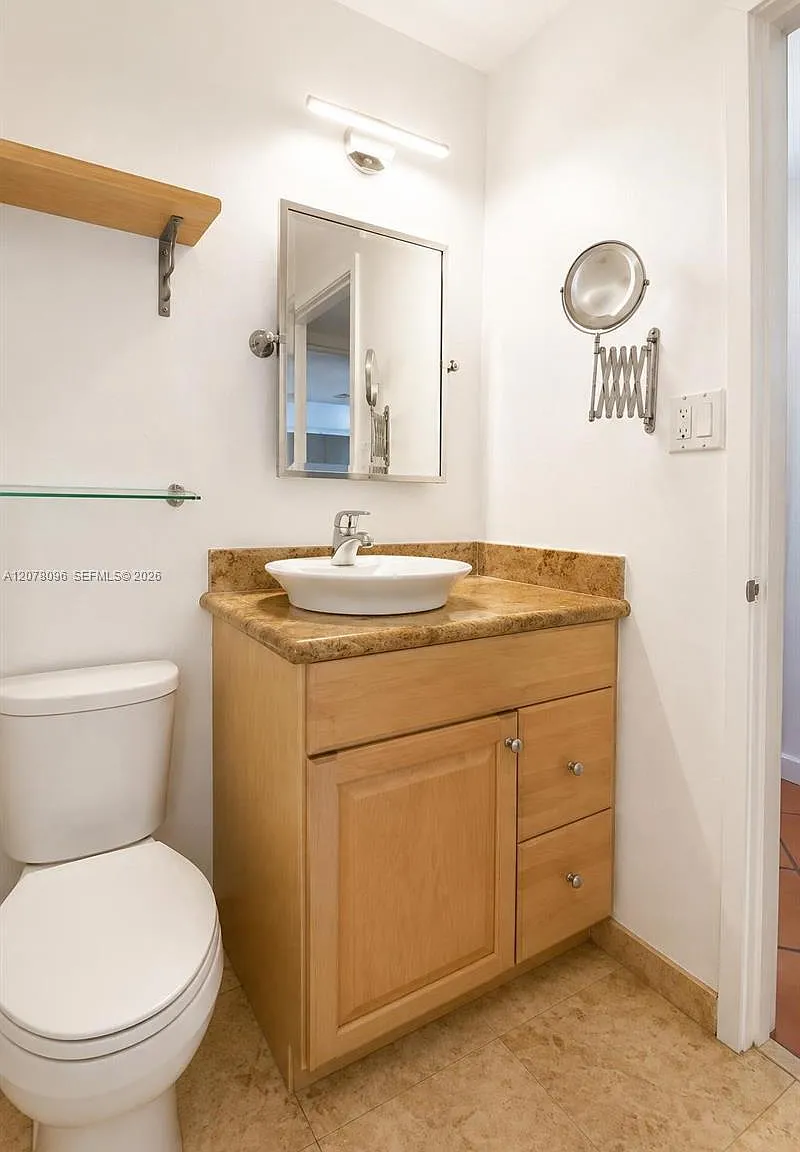 Bay Park Towers Condo — Photo 1
