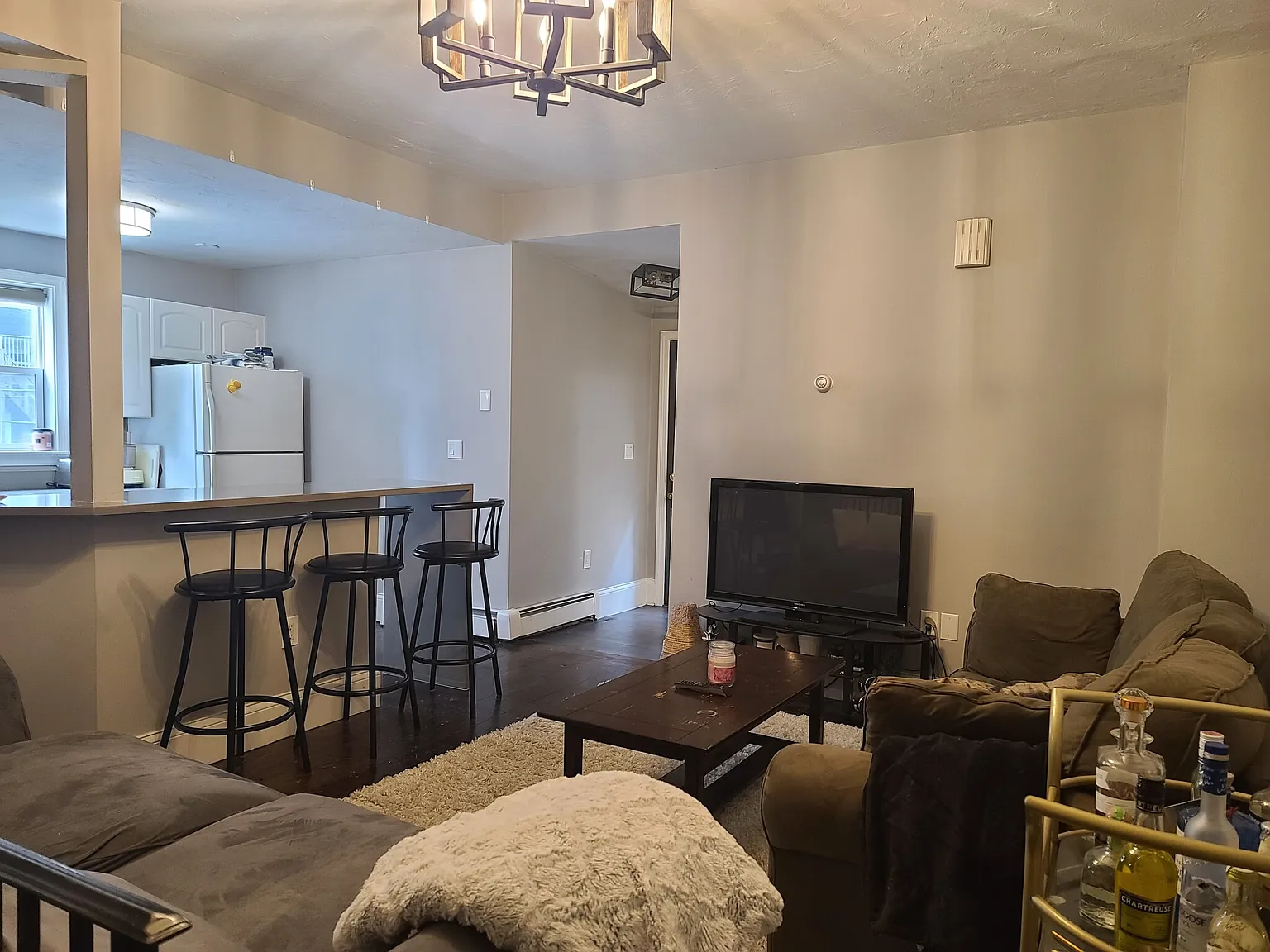 3 bed, 1.0 bath, 1200 sqft, $4,000 — Photo 1