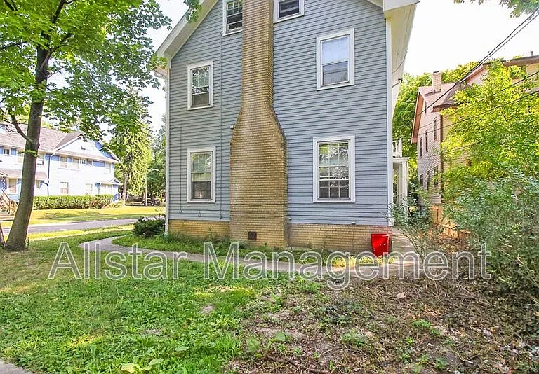 2100 Cottage Grove Dr — Photo 26