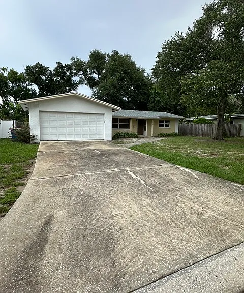 1470 Parkwood St — Photo 1
