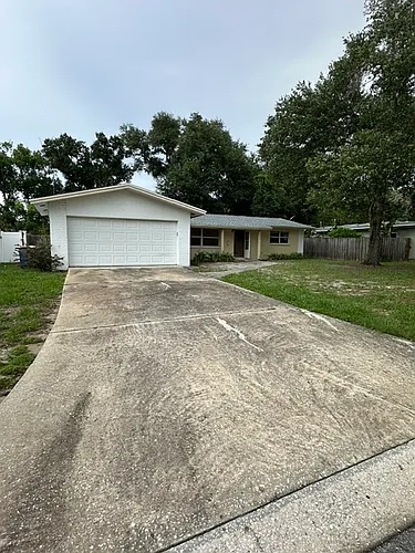 1470 Parkwood St Photo 1