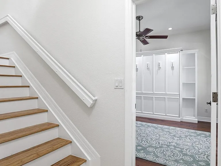 127 E Thatch Palm Cir — Photo 3