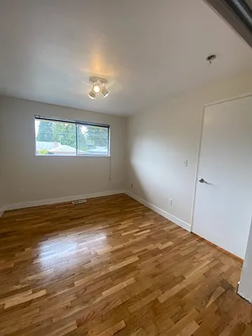 1050 Tacoma Ave NE — Photo 14