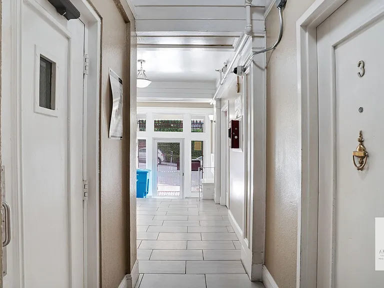 621 Taylor St — Photo 19