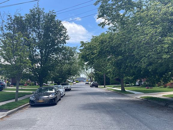 4th image of 1939 Lincoln Ave