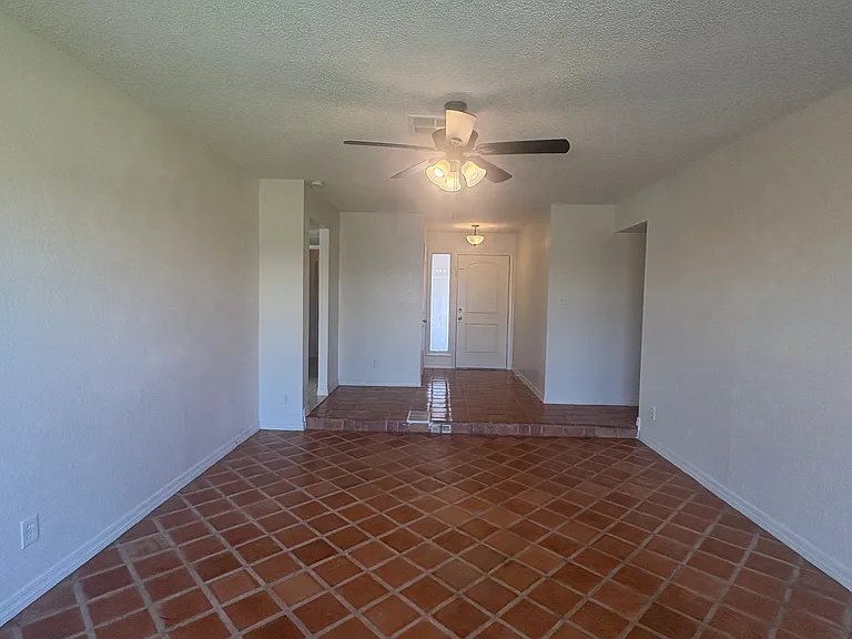 7137 W Colter St — Photo 7