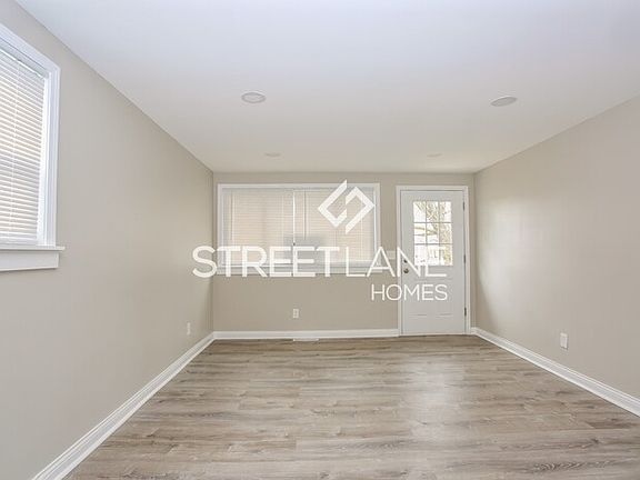 3rd image of 3822 Halsey Pl
