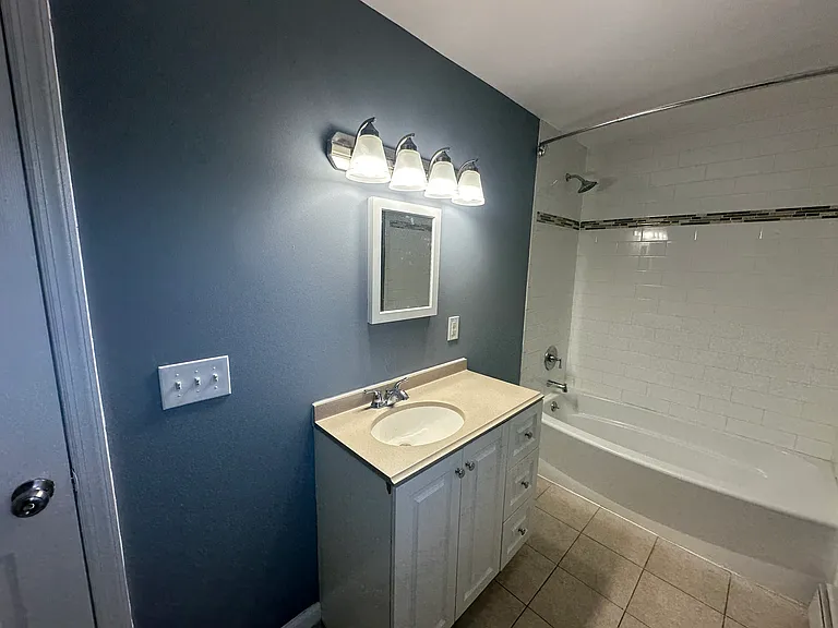 38 Allen St #2 — Photo 13