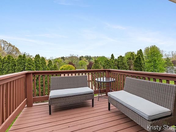 5th image of 222 York View Pl NW