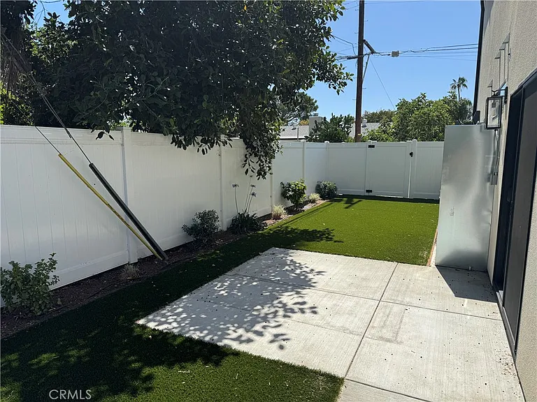 15236 Kingsbury St — Photo 16