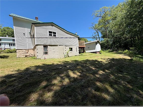 5th image of 937 Magee Rd