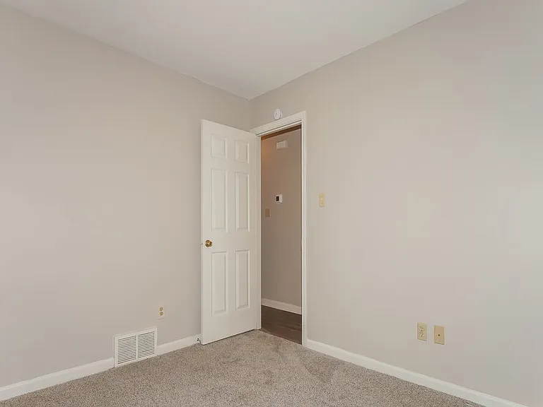 2590 Laurelcrest Dr — Photo 11