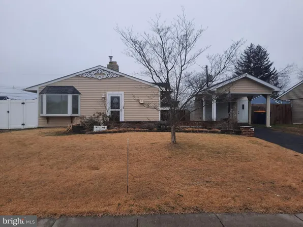 33 Laurel Ln, Levittown, PA 19054