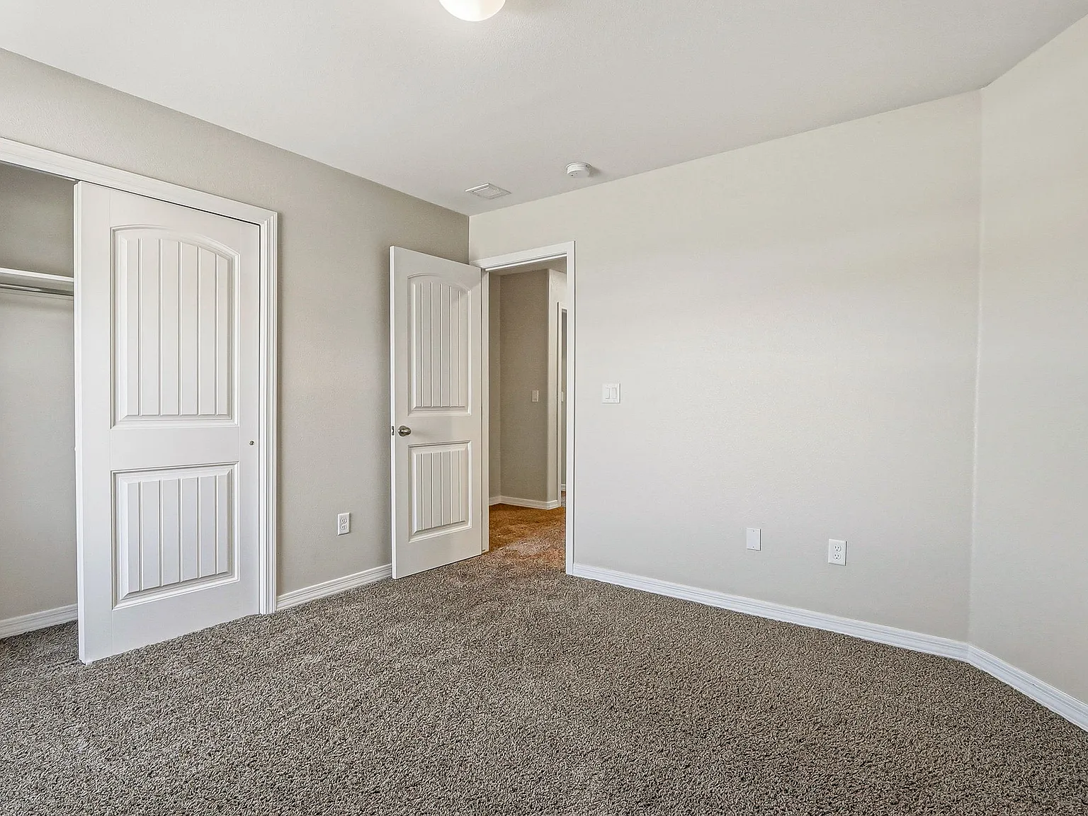 629 La Entrada Cir - 1 — Photo 2