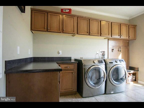 3rd image of 2421 Arbor Oak Ln
