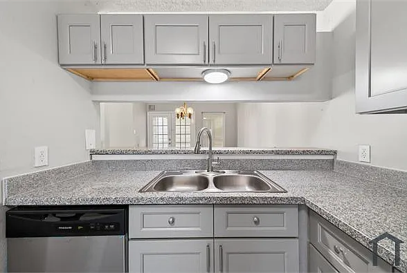 11820 Spring Grove Dr — Photo 19