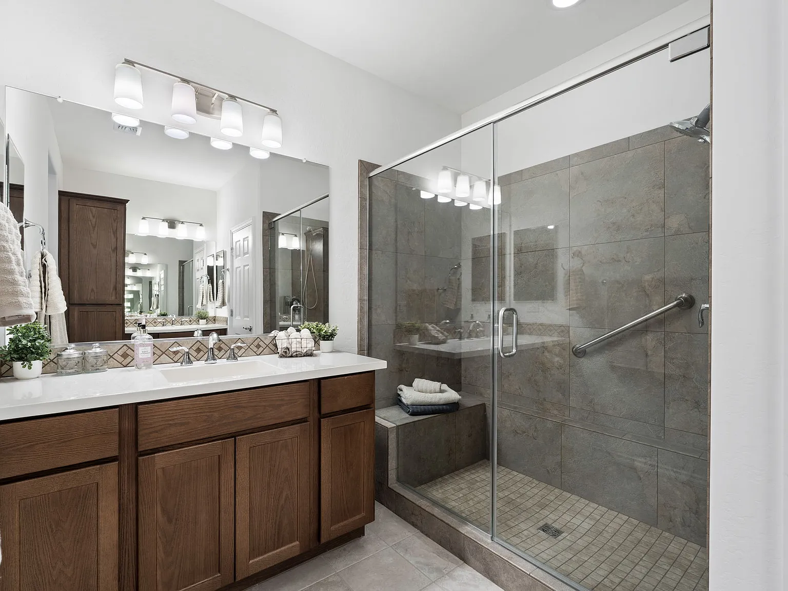 678 E Cobblestone Dr — Photo 4