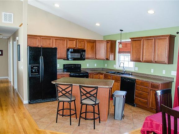 4th image of 9 Emerson Ct