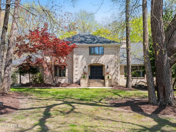 37 Eric Court, Morganville, NJ 07751