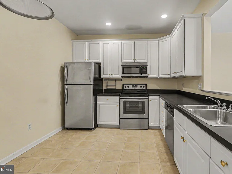 645 Springhouse Ln — Photo 9