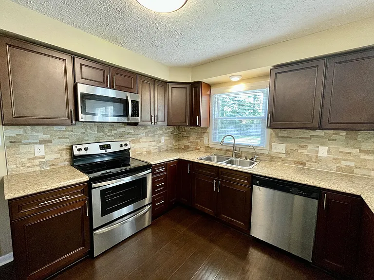 6817 Bryanstone Way — Photo 12