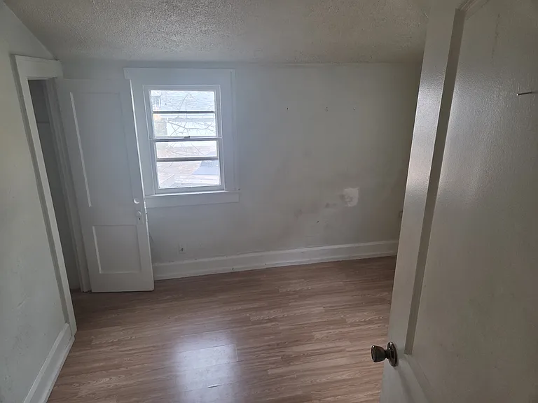 424 W 11th St #D — Photo 1