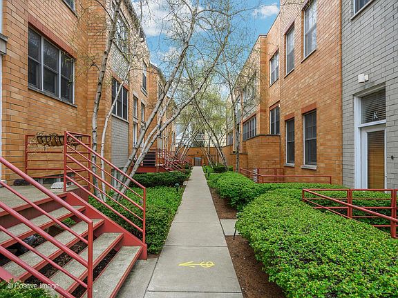 2nd image of 2850 N Lakewood Ave #G