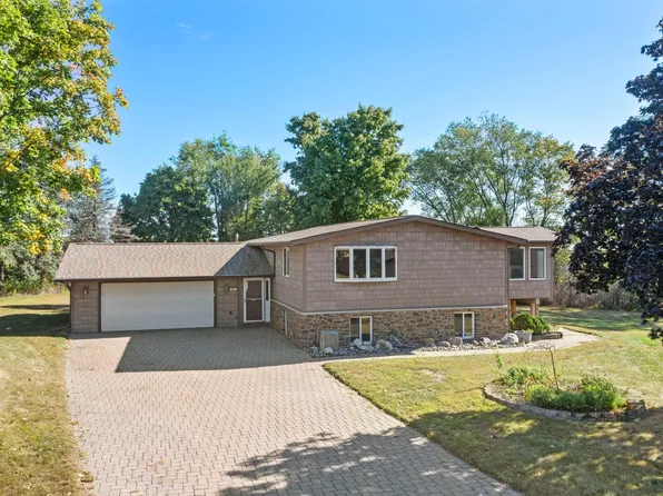 302 Jennifer Ln, Jordan, MN 55352