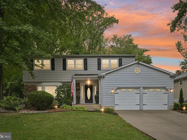 301 Saint David Dr, Mount Laurel, NJ 08054