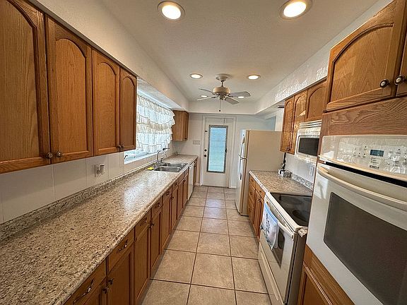 2nd image of 302 Lasayette Dr NE