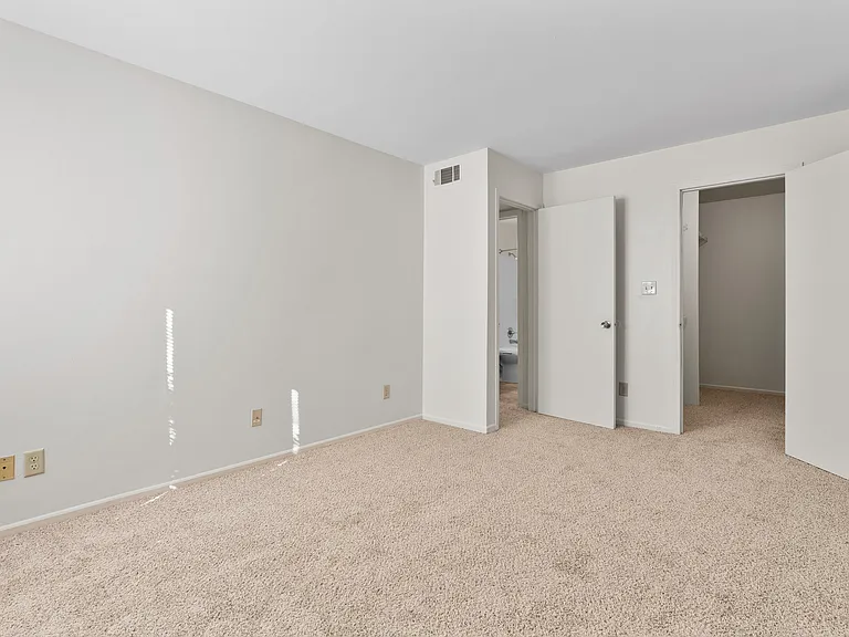 Swanson Court Apartments — Photo 16