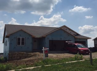 205 Westmorland Dr, Mount Horeb, WI 53572