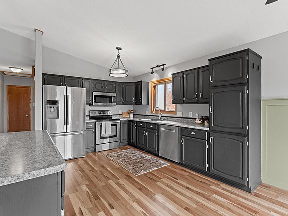 4th image of 910 25th St SE