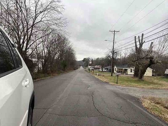 5th image of 711 W James Ave