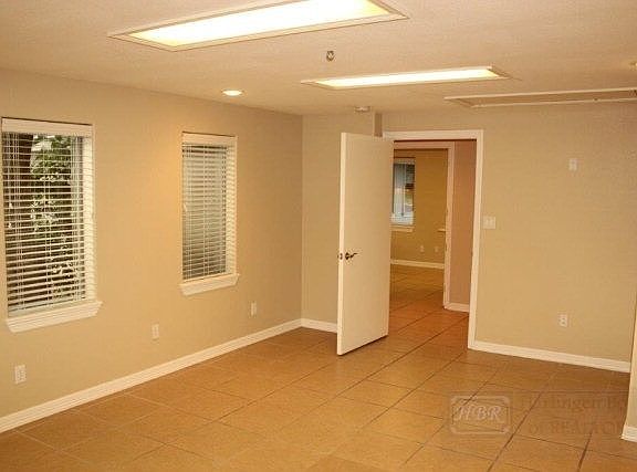 4th image of 720 N 77 Sunshine Strip