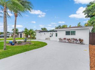 904 SE 13th Ct, Deerfield Beach, FL 33441