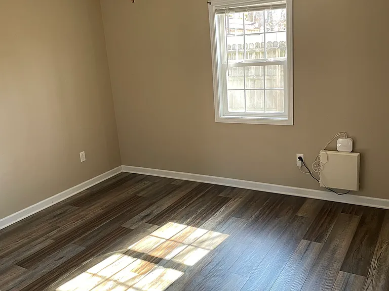 207 E 5th St #B — Photo 4