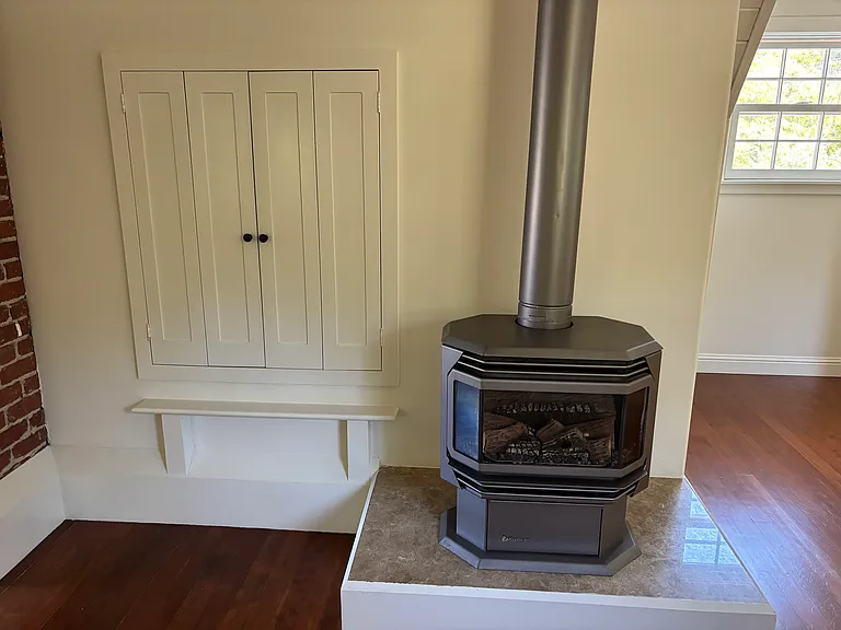 Upstairs primary bedroom