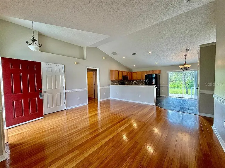 881 Hanford Dr — Photo 7