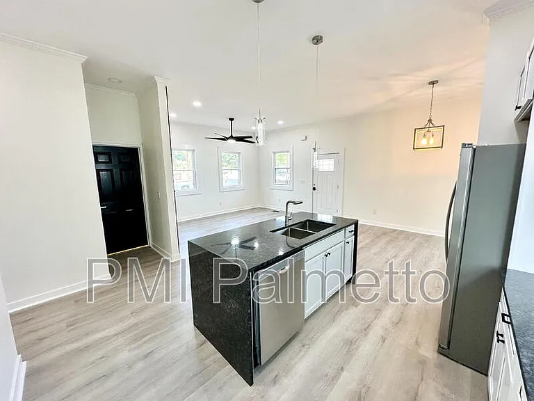 1121 Zeigler St #A — Photo 9
