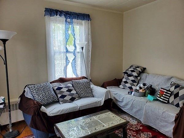 2nd image of 12-14 Bedford St #1