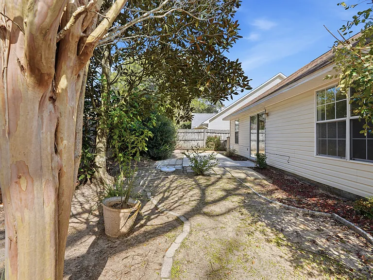 147 Mirabelle Cir — Photo 24