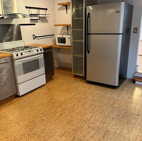 18 Tremont St #2 — Photo 3