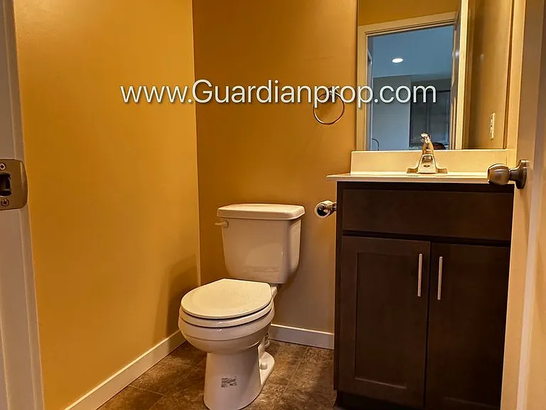 11920 Emery Village Dr N — Photo 17