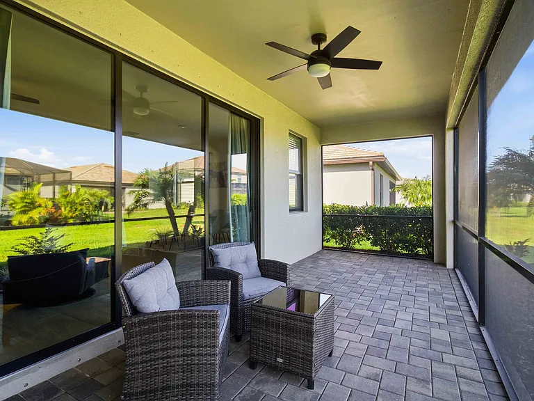 Large Lanai