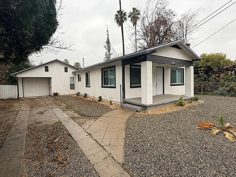1550 N Pershing Ave — Photo 2