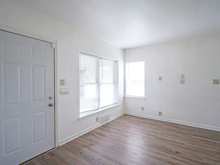 5159 E 16th St #E16 — Photo 26